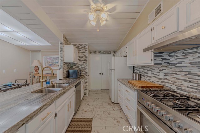 Detail Gallery Image 14 of 58 For 1901 Victoria Dr, Fullerton,  CA 92831 - 4 Beds | 3 Baths