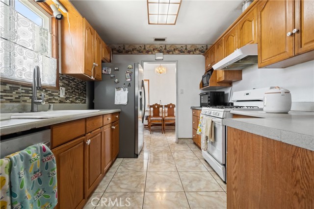 Detail Gallery Image 8 of 35 For 15343 Carfax Ave, Bellflower,  CA 90706 - 3 Beds | 2 Baths