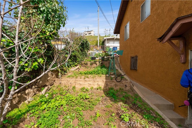 2750 Ballard Street, Los Angeles CA: https://media.crmls.org/medias/fc82e356-ed77-4c4c-b122-f423bc861ae5.jpg