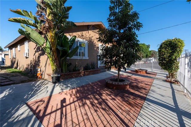 Detail Gallery Image 3 of 15 For 10403 Wilmington Ave, Los Angeles,  CA 90002 - 4 Beds | 2 Baths