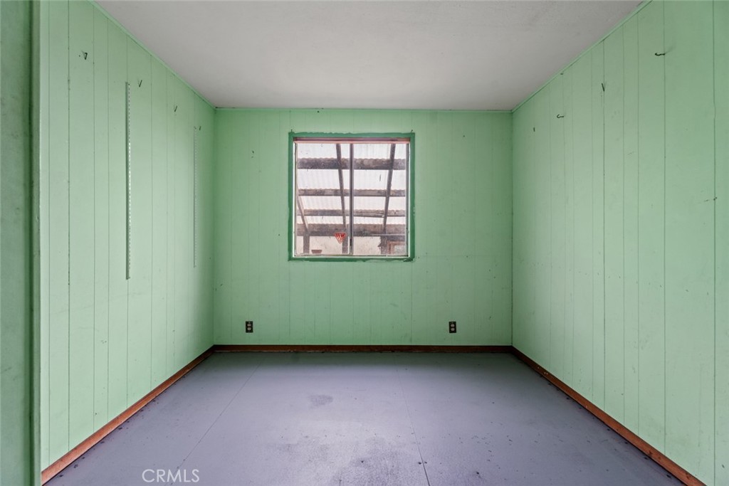 https://media.crmls.org/medias/fc84d8a0-95e9-4922-88d2-3047201c7a40.jpg?preset=X-Large