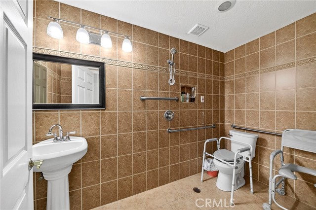 Detail Gallery Image 20 of 38 For 18568 Arbor Gate, Yorba Linda,  CA 92886 - 5 Beds | 3/1 Baths