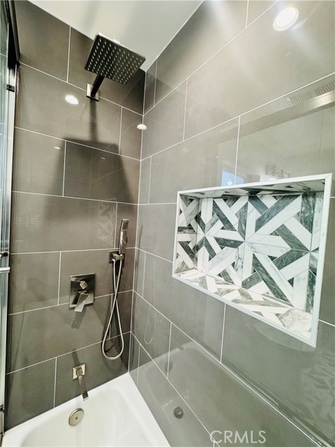 Detail Gallery Image 26 of 31 For 9318 Encino Ave, Northridge,  CA 91325 - 3 Beds | 3 Baths