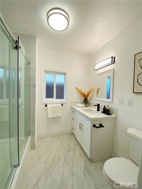 Detail Gallery Image 12 of 14 For 1781 W 24th St, Los Angeles,  CA 90018 - 4 Beds | 2 Baths