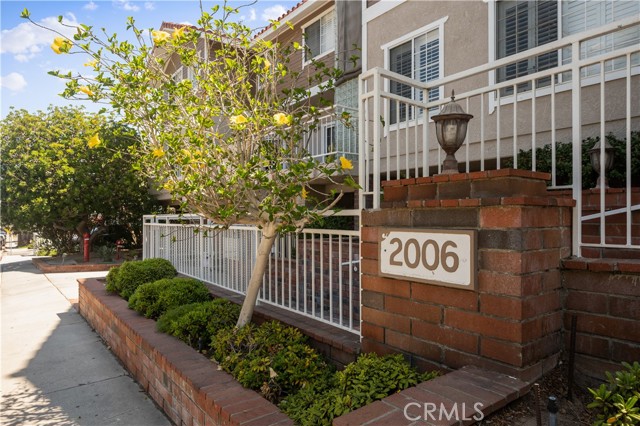 2006 Aviation Way, Redondo Beach CA: https://media.crmls.org/medias/fc85d1e0-0bac-418f-b3c6-c97d75cb8903.jpg