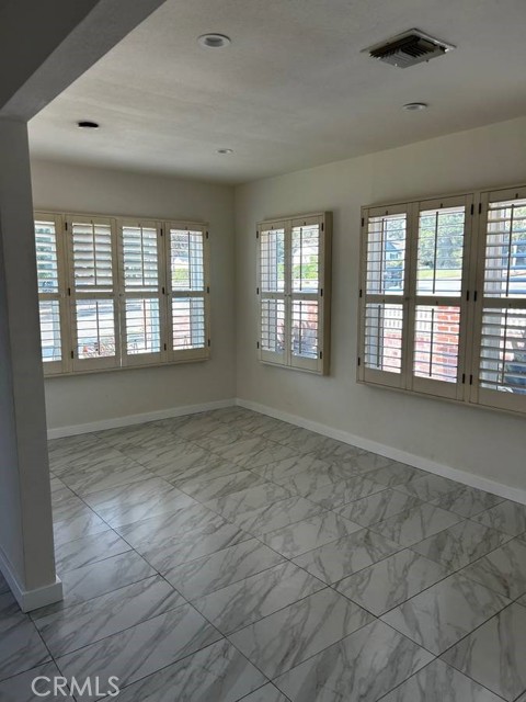 Detail Gallery Image 17 of 18 For 430 E Walnut Ave, Burbank,  CA 91501 - 4 Beds | 2 Baths