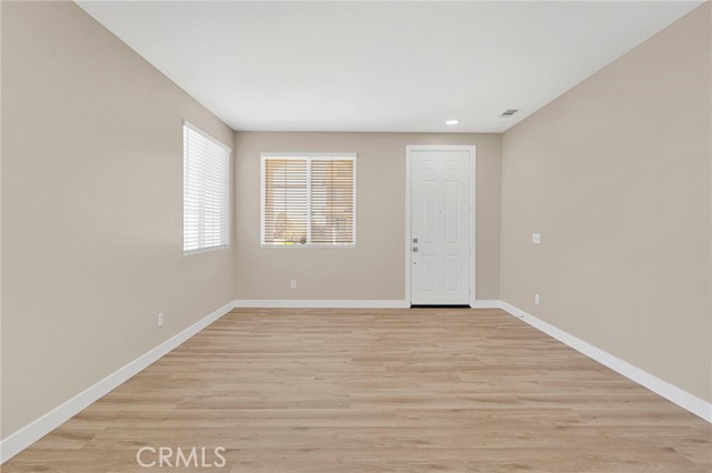 Detail Gallery Image 5 of 47 For 10186 Susan, Hesperia,  CA 92345 - 5 Beds | 3 Baths