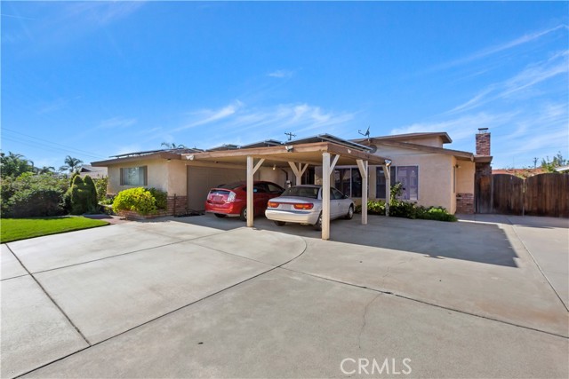 9850 Lombardy, Bloomington CA: https://media.crmls.org/medias/fc8684e6-a09e-4545-83f1-6ea0c75650f1.jpg
