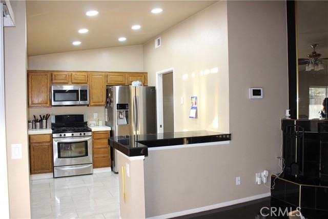 Detail Gallery Image 16 of 44 For 39335 Rockcliff Ct, Palmdale,  CA 93551 - 3 Beds | 2 Baths