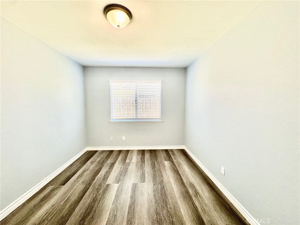 https://media.crmls.org/medias/fc8a6d31-18c5-475c-b4c9-39473de9fadb.jpg?preset=X-Large