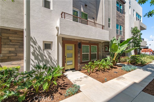 Detail Gallery Image 1 of 28 For 921 E Mason Ln #28,  Anaheim,  CA 92805 - 3 Beds | 3 Baths