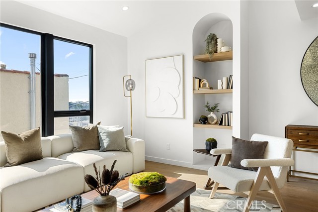 Detail Gallery Image 8 of 19 For 955 Everett St, Los Angeles,  CA 90026 - 2 Beds | 2/1 Baths