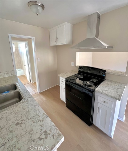 1004 E 5th Street, Long Beach CA: https://media.crmls.org/medias/fc8bcc59-e2c9-4e3e-ae32-d470ce71a69d.jpg
