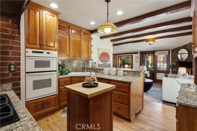 211 E Virginia Avenue, Glendora CA: https://media.crmls.org/medias/fc8d308c-7a5b-4e1a-92f7-9d560b293eeb.jpg