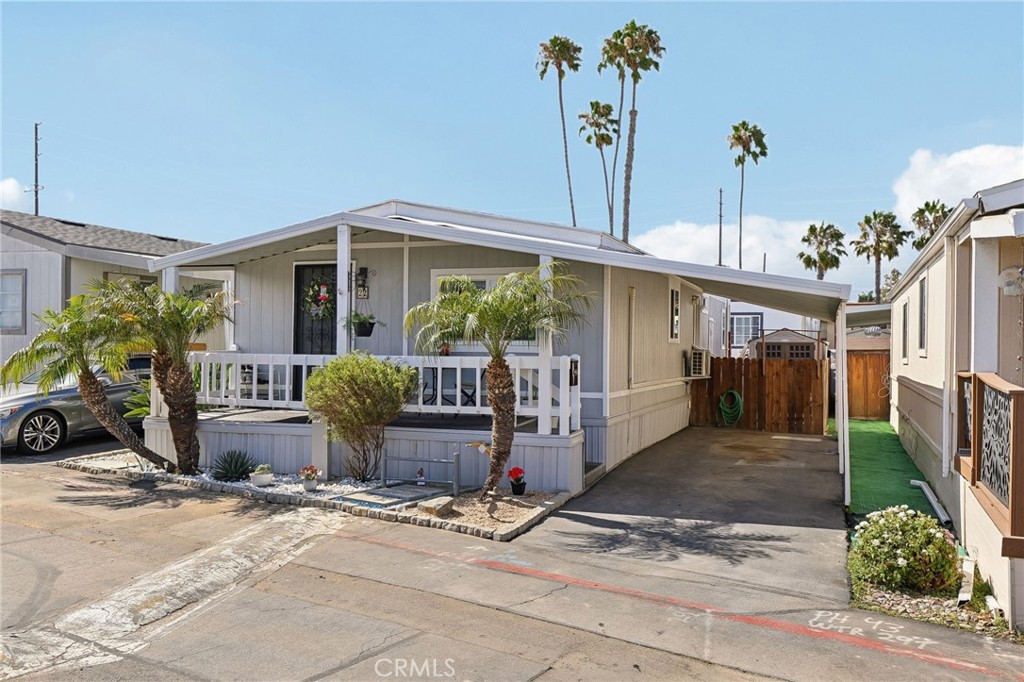 MLS #OC26152459 image #1