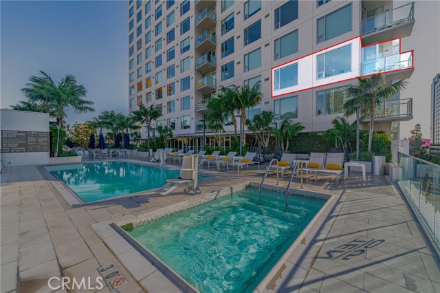 1050 S Grand Avenue, Los Angeles CA: https://media.crmls.org/medias/fc8d9e52-ddee-4c3d-baa6-e9992194871a.jpg