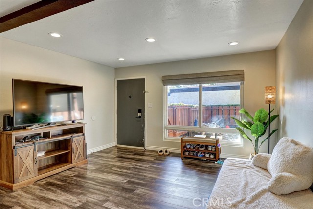 Detail Gallery Image 2 of 50 For 3723 Country Club Drive #9,  Long Beach,  CA 90807 - 3 Beds | 2 Baths