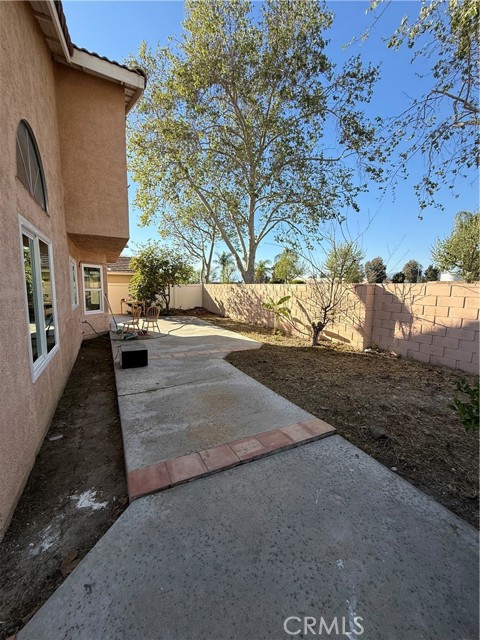 Detail Gallery Image 5 of 41 For 172 E Manchester, San Bernardino,  CA 92408 - 6 Beds | 3 Baths