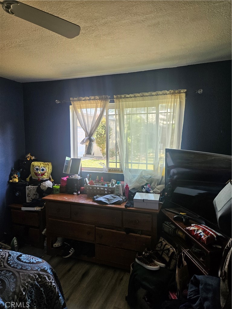 https://media.crmls.org/medias/fc907ce6-0267-4ef8-a523-655c3d9dbbe8.jpg?preset=X-Large