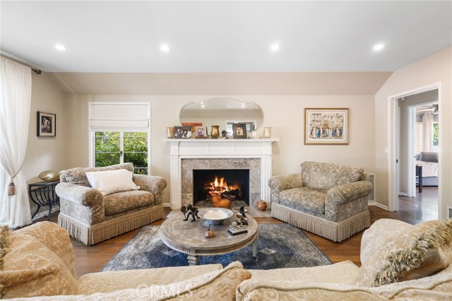 Detail Gallery Image 5 of 55 For 14060 Chandler Bld, Sherman Oaks,  CA 91401 - 3 Beds | 2 Baths
