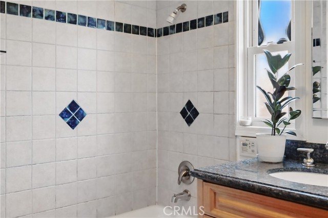 13384 Foothill Boulevard, Sylmar CA: https://media.crmls.org/medias/fc91b436-9339-4adf-a1ae-2339508d739b.jpg