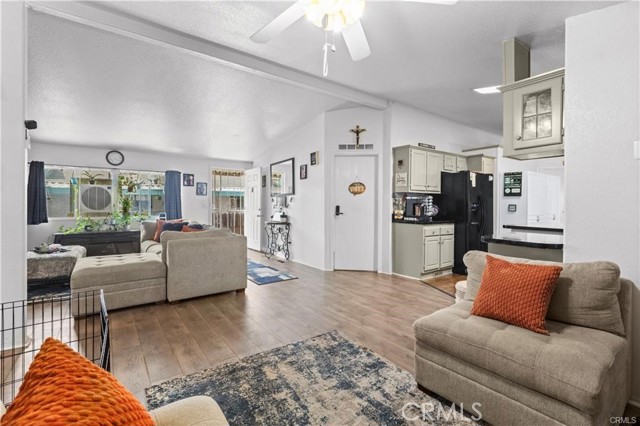 1721 E Colton Avenue, Redlands CA: https://media.crmls.org/medias/fc91c247-cbf9-4032-ad26-f839861ea44a.jpg