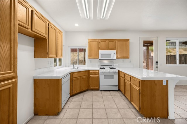 1443 Sutherland Drive, Riverside CA: https://media.crmls.org/medias/fc920de9-4c28-437f-9643-b75ad51166a6.jpg