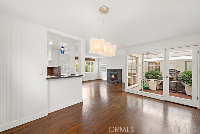 413 Dahlia Avenue, Corona del Mar CA: https://media.crmls.org/medias/fc92b93a-5b8f-46e8-8024-f02ed048b577.jpg