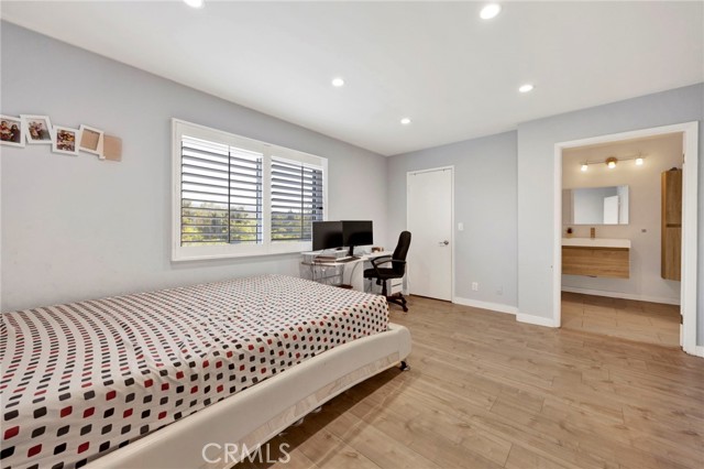 5533 Edward E Horton Lane, Encino CA: https://media.crmls.org/medias/fc94139e-3ff1-41ee-b954-409df798cd0e.jpg
