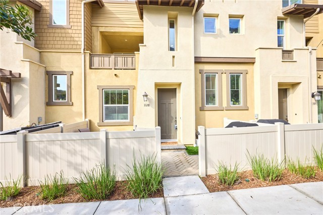 Detail Gallery Image 2 of 33 For 1128 via Lucero, Oceanside,  CA 92056 - 3 Beds | 3/1 Baths