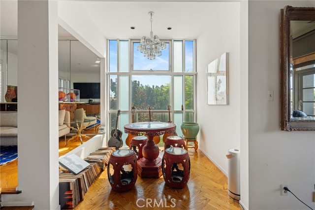 Detail Gallery Image 12 of 43 For 370 S Elm #2,  Beverly Hills,  CA 90212 - 2 Beds | 2/1 Baths