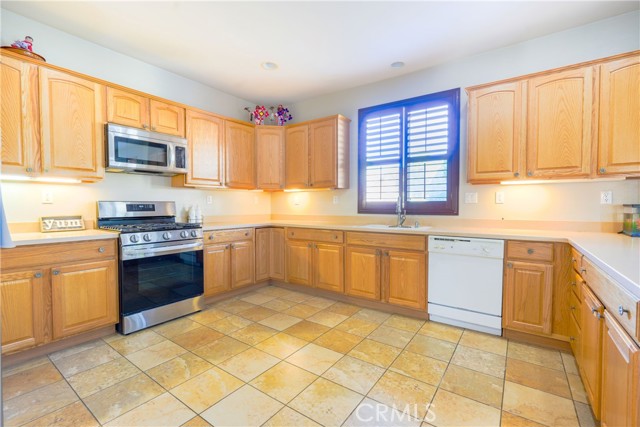 Detail Gallery Image 7 of 26 For 3577 Whieldon Dr, Perris,  CA 92571 - 4 Beds | 2/1 Baths