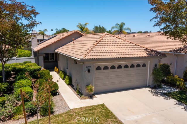 23998 Via Astuto, Murrieta CA: https://media.crmls.org/medias/fc94db0e-0cbc-4c12-bcdf-a1e693e3158d.jpg