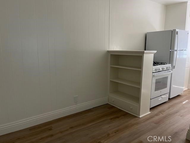 Detail Gallery Image 3 of 7 For 3370 Barham Bld, –,  CA 90068 - 1 Beds | 1 Baths