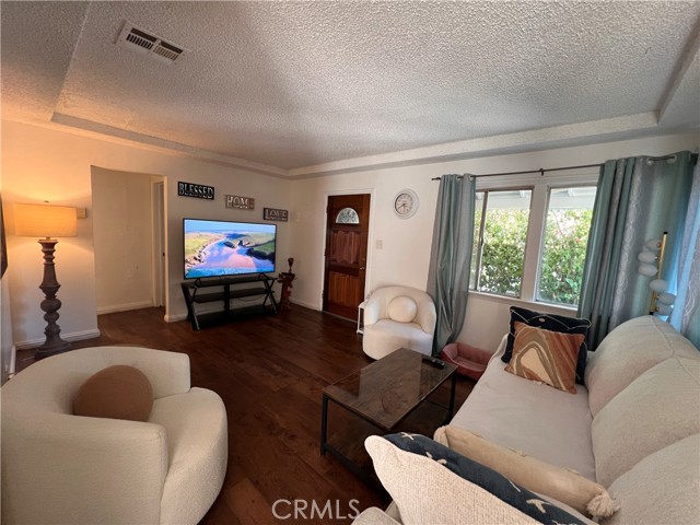 7327 N Loma Verde Avenue, Canoga Park CA: https://media.crmls.org/medias/fc95136e-c205-4211-93f0-3538b58f28b9.jpg