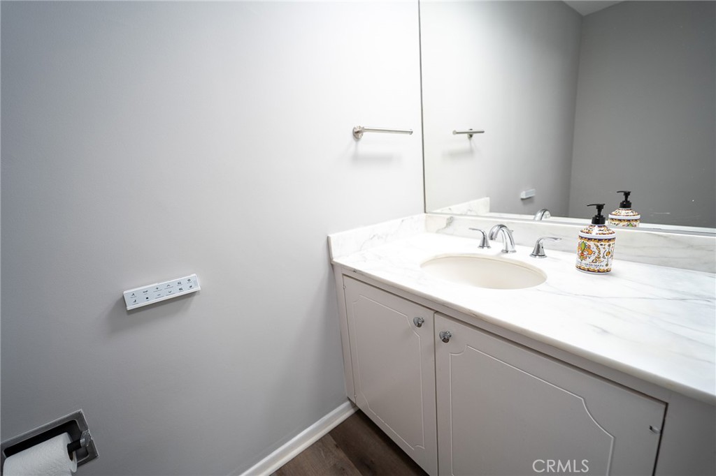 https://media.crmls.org/medias/fc96c008-e13a-474a-b1b5-96596b191b78.jpg?preset=X-Large