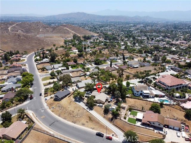 Image 16 of 21 For 4760 Crest Avenue
