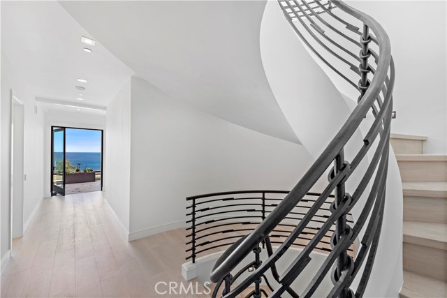 Detail Gallery Image 28 of 64 For 2340 Crestview Dr, Laguna Beach,  CA 92651 - 4 Beds | 5/1 Baths