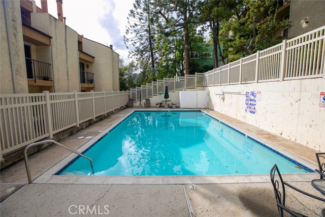 Detail Gallery Image 32 of 41 For 1881 Alpha Rd #17,  Glendale,  CA 91208 - 2 Beds | 3 Baths