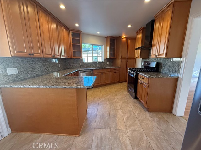 Detail Gallery Image 4 of 13 For 11055 Califa, North Hollywood,  CA 91601 - 3 Beds | 2 Baths