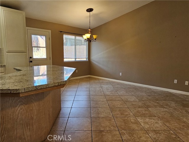 Detail Gallery Image 10 of 34 For 516 Sun Rose Ave, Bakersfield,  CA 93308 - 3 Beds | 2 Baths