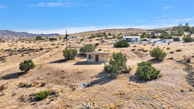 23766 Valley View Road, Apple Valley CA: https://media.crmls.org/medias/fc99fc14-a2b1-4c36-b4e9-2424e6887ea3.jpg
