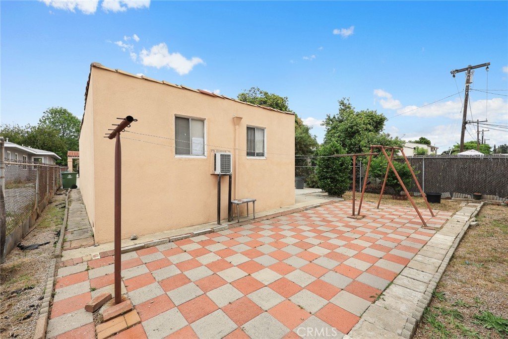https://media.crmls.org/medias/fc9a202c-5932-49d0-8bfd-cbe398bb4af2.jpg?preset=X-Large