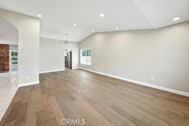 Detail Gallery Image 4 of 29 For 28620 Kathleen Ave, Saugus,  CA 91390 - 3 Beds | 2 Baths