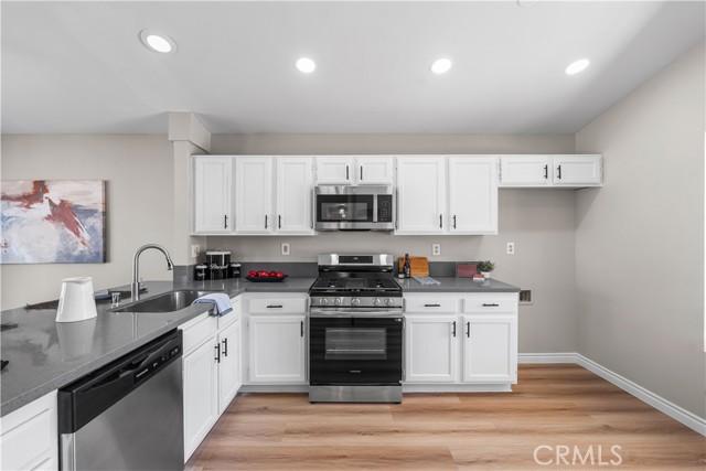 37011 Zinnia Street, Palmdale CA: https://media.crmls.org/medias/fc9b60f2-2b3b-440a-8f50-d1daac21e9b6.jpg