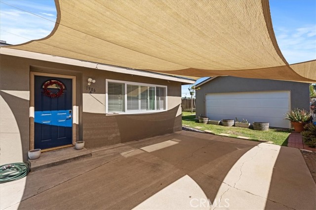 1906 Plant Avenue, Redondo Beach CA: https://media.crmls.org/medias/fc9c49c2-26b8-4f85-8c3c-1880812ab3e4.jpg