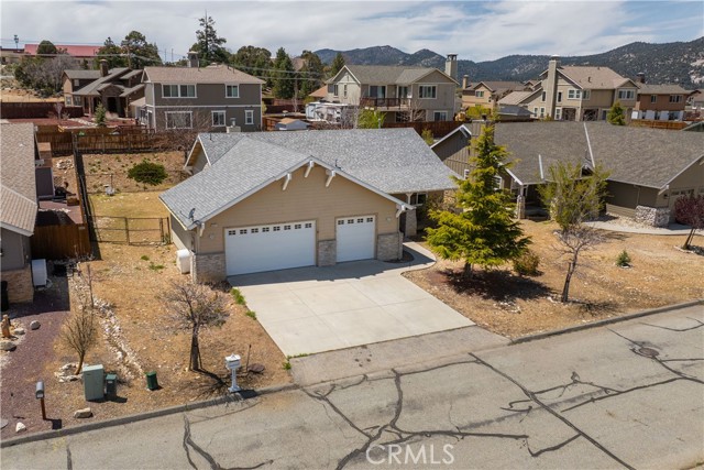 337 Pine Lane, Big Bear City CA: https://media.crmls.org/medias/fc9c6c4b-e069-4746-b4d4-f9c4f2b5ae43.jpg