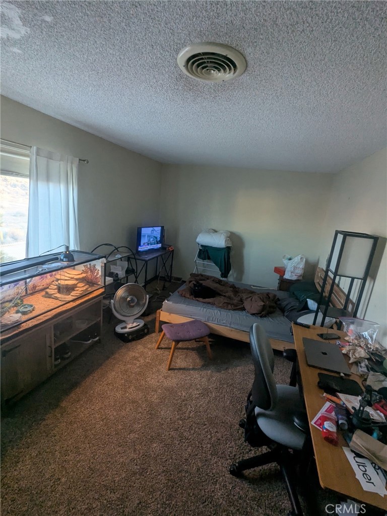https://media.crmls.org/medias/fc9d8d7e-d6de-48b4-baab-cd9478aa3c85.jpg?preset=X-Large