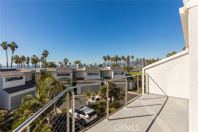 39 Sea Colony Drive Santa Monica, California Perfectly located end-unit townhome in the beachfront Sea Colony complex in Santa Monica. This townhome sits behind the beach units and has ocean, sand and whitewater views from the top level. Short distance to shops and restaurants and overlooks the manicured grounds of Ocean View Park. This multi-level town home features a fire place, large windows, an oversized balcony patio and a bonus area perfect for an office or play room. 24 hour security for the community. There are public tennis courts adjacent. Main Street's shops, restaurants, galleries and the Sunday farmers market close by to enjoy. Trust sale not subject to court confirmation. Please see agent remarks for offer protocal.