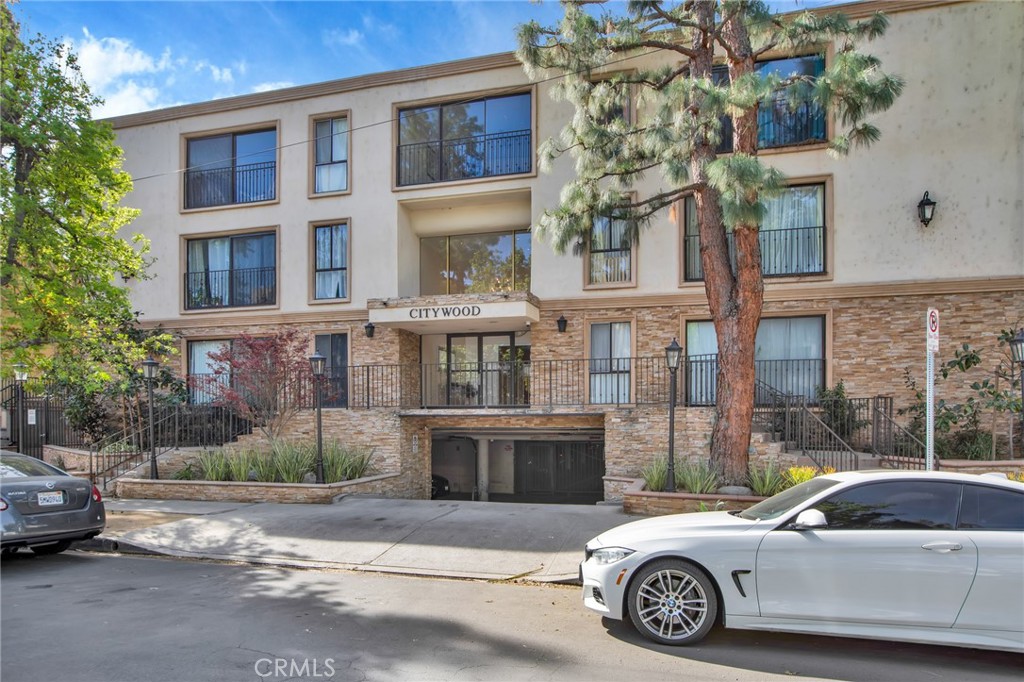 15344 Weddington Street #102